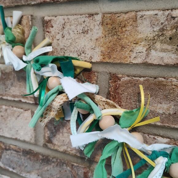 Green, yellow, white, tan ball & rag strip Garland, 6' - Picture 4 of 4